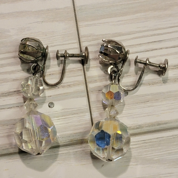 W17 Vintage Silver-tone & Clear Beaded Drop Screw-back Earrings - Picture 4 of 4